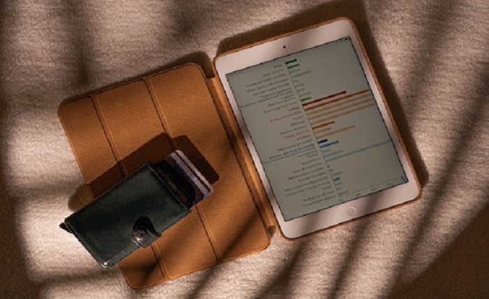 A tablet displaying strategies for efficient daily organization and productivity.